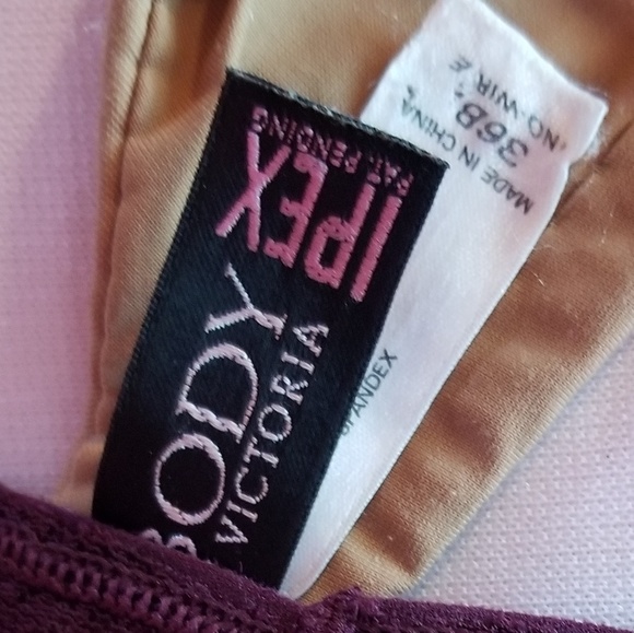 Victoria's Secret Bra w/panty - Picture 7 of 7